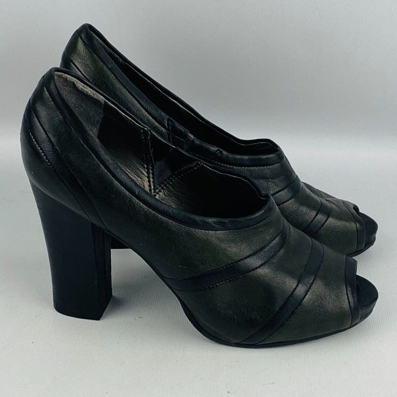 Womens 8B Vince Camuto Godiva Pump Dark‎ Gray Leather Peep Toe 4" High Heels - Picture 2 of 10